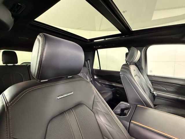 Used 2024 Ford Expedition Platinum AWD/4WD image 34