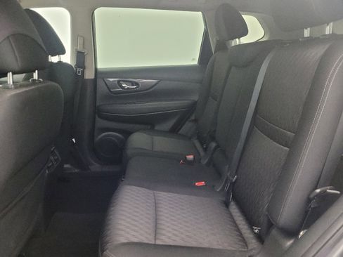 Used 2017 Nissan Rogue SV image 18