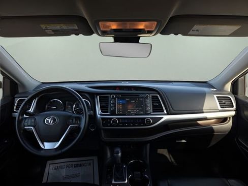 Used 2018 Toyota Highlander XLE image 10