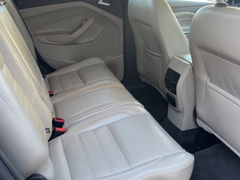 Used 2019 Ford Escape Titanium image 9