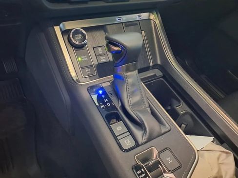 Used 2025 Lexus GX 550 w/ Accessory Package (31) AWD/4WD image 21