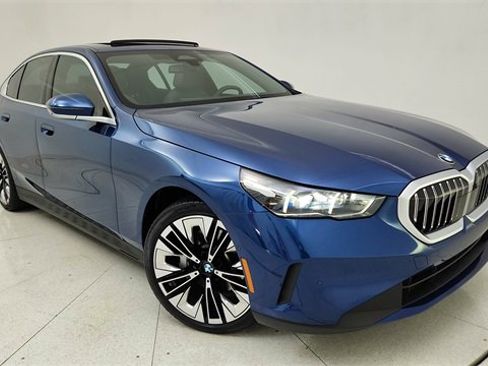 Used 2024 BMW 530i xDrive 530i xDrive w/ Premium Package image 88