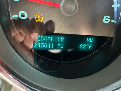 Used 2012 Chevrolet Silverado 2500 LT w/ Interior Plus Package image 13