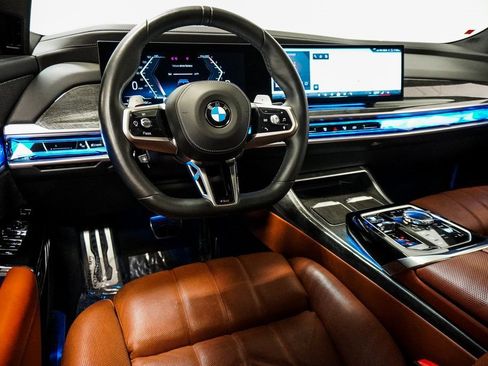 Used 2023 BMW 760i xDrive w/ Luxury Rear Seating Package image 15