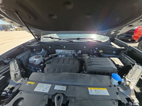 Used 2025 Volkswagen Atlas Peak Edition SE AWD/4WD image 8