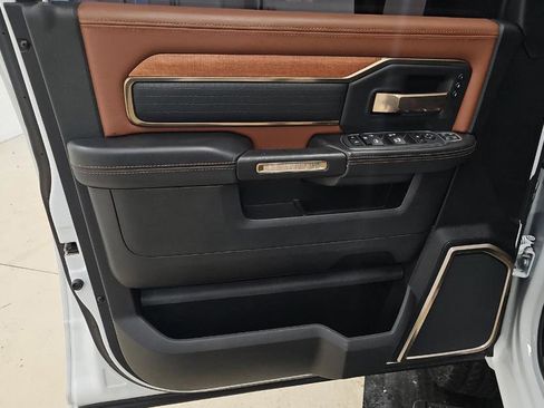 Used 2023 RAM 2500 Limited AWD/4WD image 9