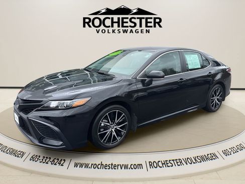 Used 2023 Toyota Camry SE image 2