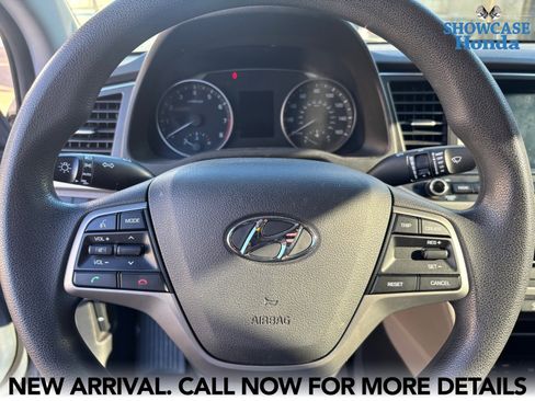 Used 2017 Hyundai Elantra SE image 11