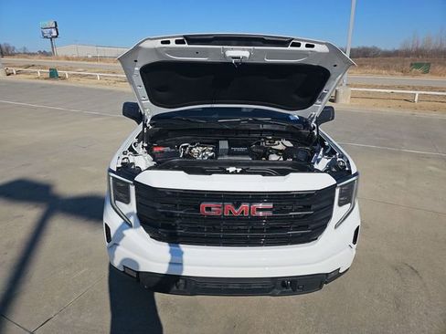 Used 2025 GMC Sierra 1500 Elevation image 30