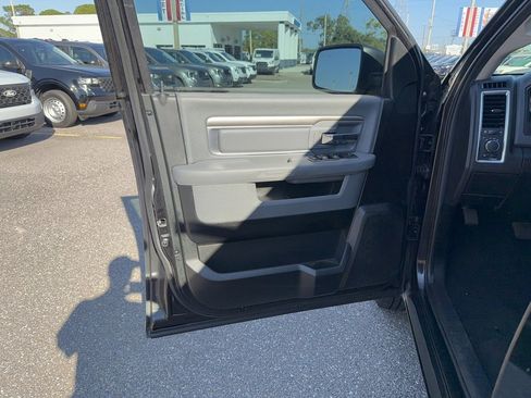 Used 2017 RAM 1500 Classic SLT image 9