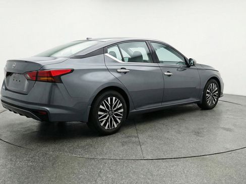 Used 2025 Nissan Altima 2.5 SV image 9