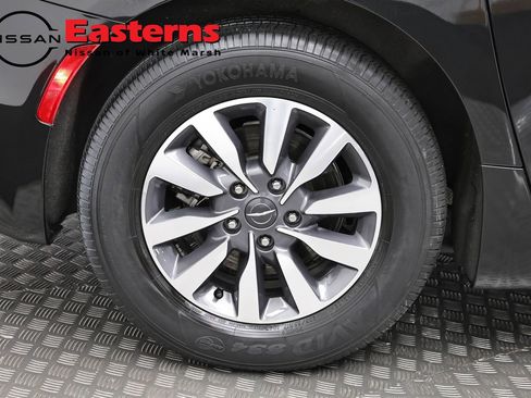 Used 2023 Chrysler Pacifica Touring-L FWD image 31