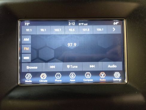 Used 2020 Jeep Grand Cherokee Laredo image 25