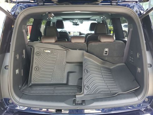 Certified 2025 Nissan Armada Platinum Reserve RWD image 9
