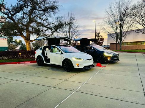 Used 2020 Tesla Model X Long Range image 50