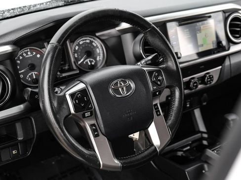 Used 2018 Toyota Tacoma SR5 RWD image 12