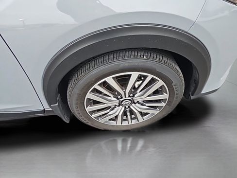 Used 2024 Nissan Kicks SV image 16