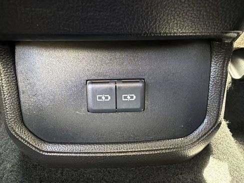 Used 2023 Toyota Highlander AWD image 19
