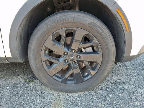 Used 2022 Kia Sorento S AWD/4WD image 5