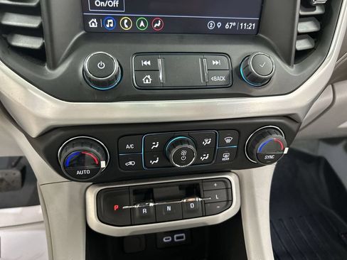 Certified 2023 GMC Acadia SLT w/ Preferred Package AWD/4WD image 16