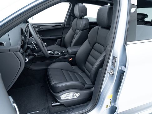 Used 2025 Porsche Macan image 5