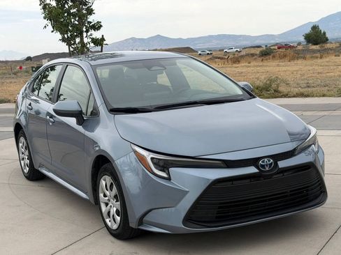 Used 2023 Toyota Corolla LE w/ Carpet Mat Package (TMS) FWD image 3