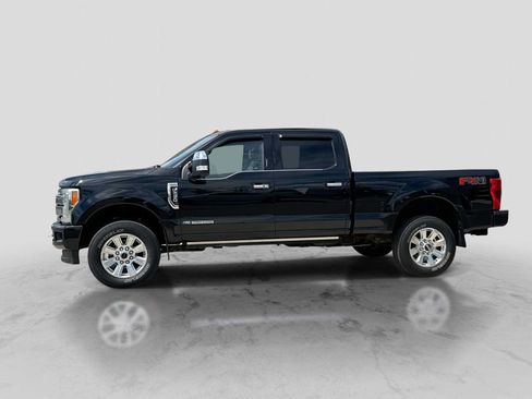 Used 2017 Ford F250 Platinum w/ Platinum Ultimate Package AWD/4WD image 3