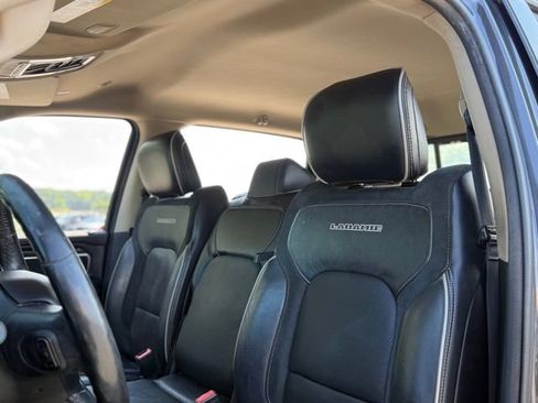 Used 2019 RAM 1500 Laramie AWD/4WD image 12