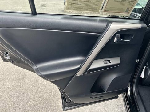 Used 2018 Toyota RAV4 XLE image 21