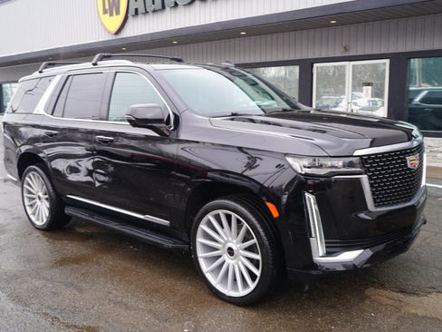 Used 2022 Cadillac Escalade Luxury image 2