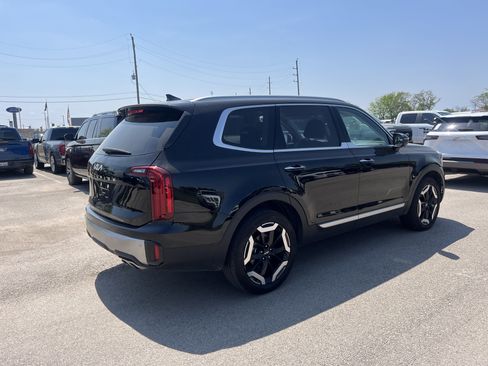 Used 2025 Kia Telluride S image 2