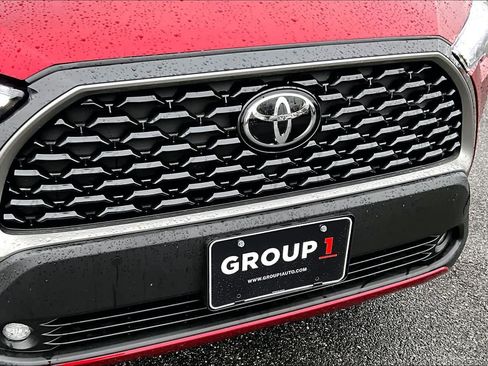 Used 2025 Toyota Corolla Cross XLE image 29