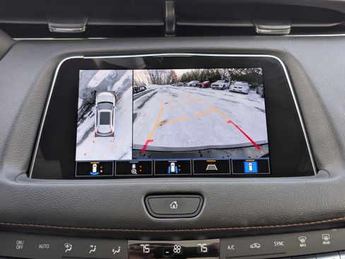 Used 2023 Cadillac XT4 Sport image 3