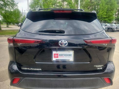 Certified 2024 Toyota Highlander XLE FWD image 4