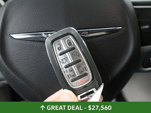Used 2024 Chrysler Pacifica Touring-L image 39