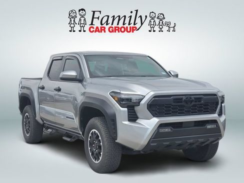 Used 2025 Toyota Tacoma TRD Off-Road AWD/4WD image 2
