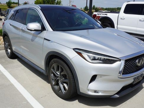 Used 2019 INFINITI QX50 Essential w/ Sensory Package FWD image 3