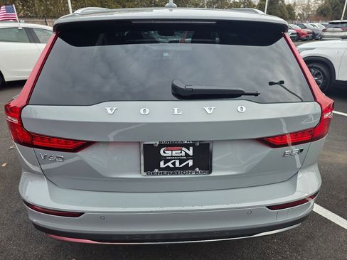 Used 2025 Volvo V60 B5 Cross Country Plus AWD/4WD image 6