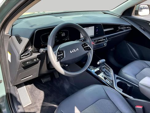 Used 2023 Kia Niro EX FWD image 31