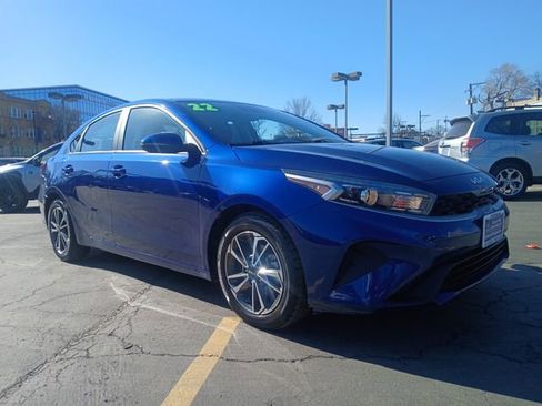 Used 2022 Kia Forte LXS w/ LXS Technology Package image 2