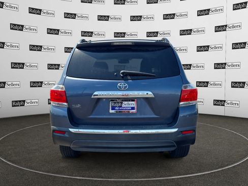 Used 2013 Toyota Highlander SE FWD image 5
