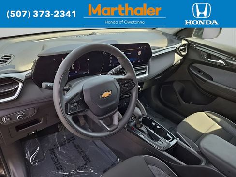 Used 2025 Chevrolet TrailBlazer LT AWD/4WD image 11