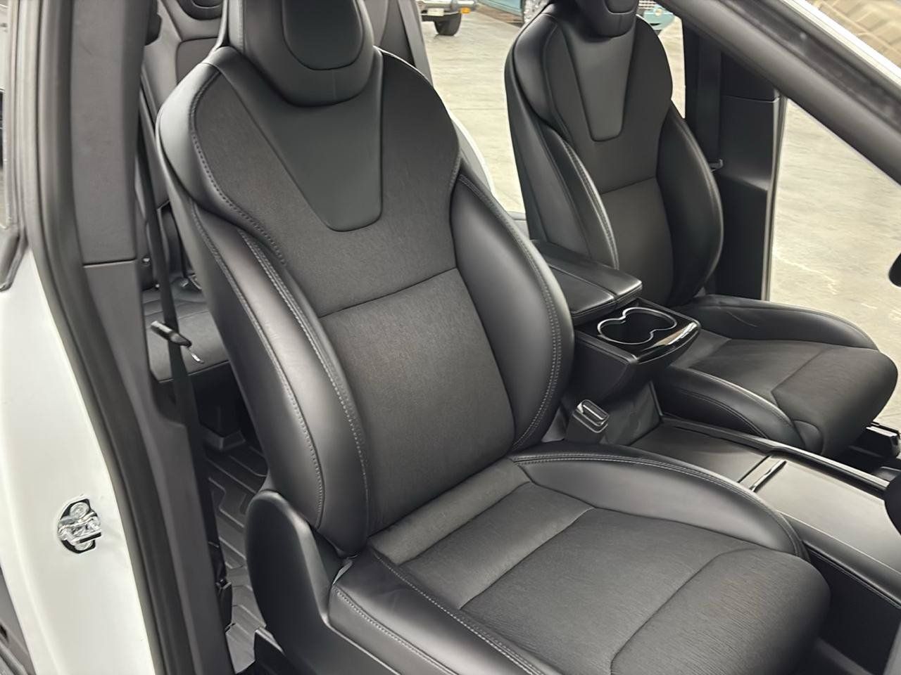 Used 2018 Tesla Model X 75D AWD/4WD image 14
