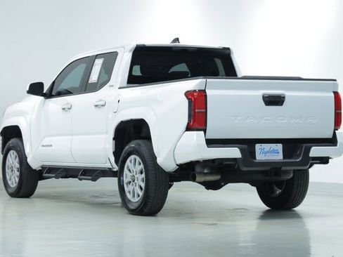 Used 2025 Toyota Tacoma SR5 image 6