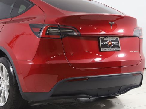 Used 2021 Tesla Model Y Long Range AWD/4WD image 23