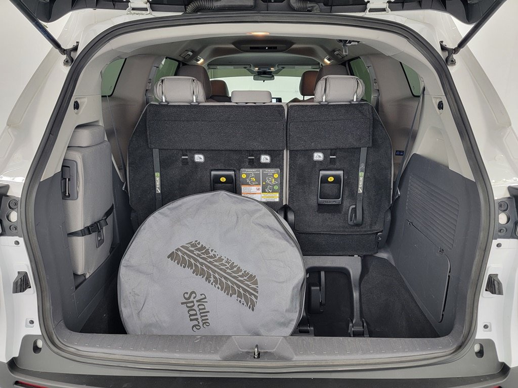 Used 2024 Toyota Sienna LE FWD image 29