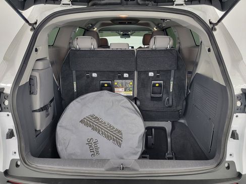 Used 2024 Toyota Sienna LE FWD image 29