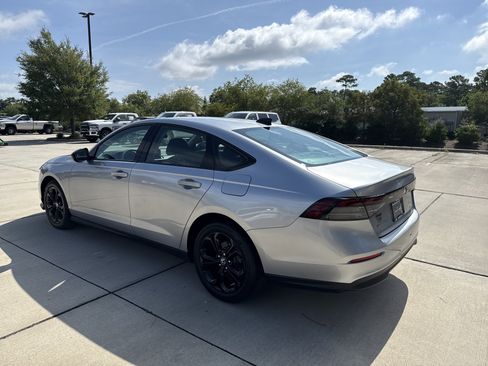 Used 2025 Honda Accord SE image 7