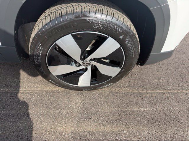 Certified 2025 Volkswagen Taos S AWD/4WD image 27
