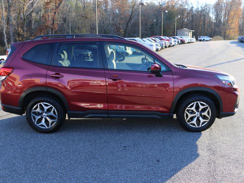 Used 2021 Subaru Forester Premium image 9